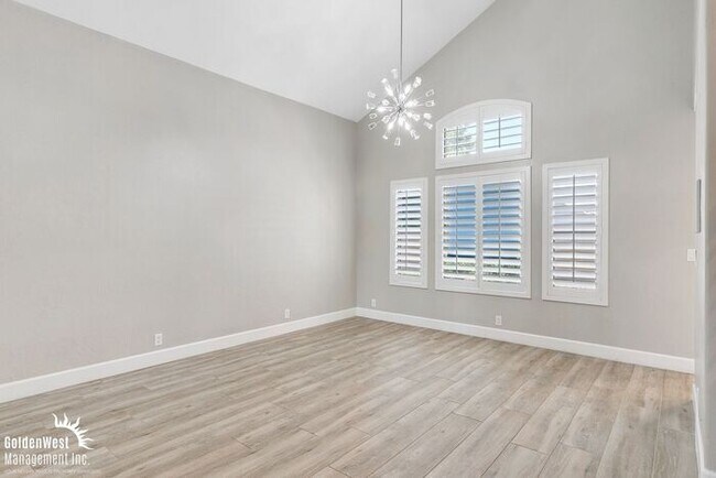 Building Photo - Modern 3bdm 3ba Home with Stylish Upgrades