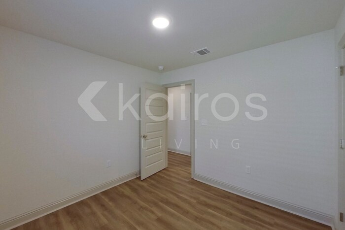 Building Photo - 17611 Carlisle Ave