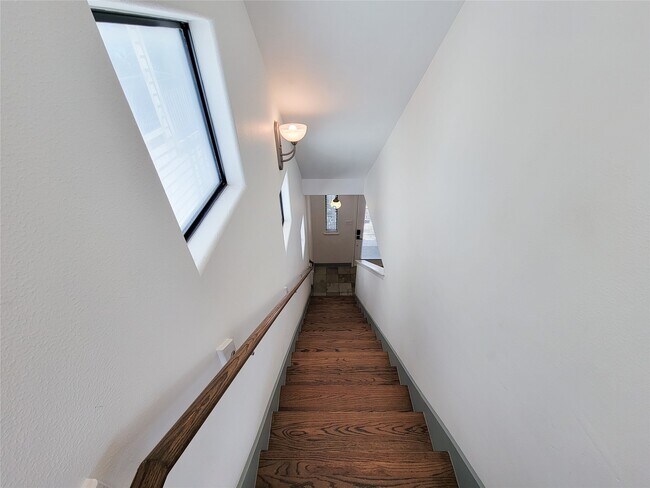 Building Photo - 1432 Ennis St
