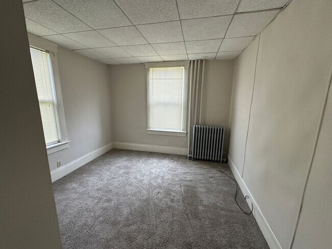 Building Photo - 554 Creedmore Ave