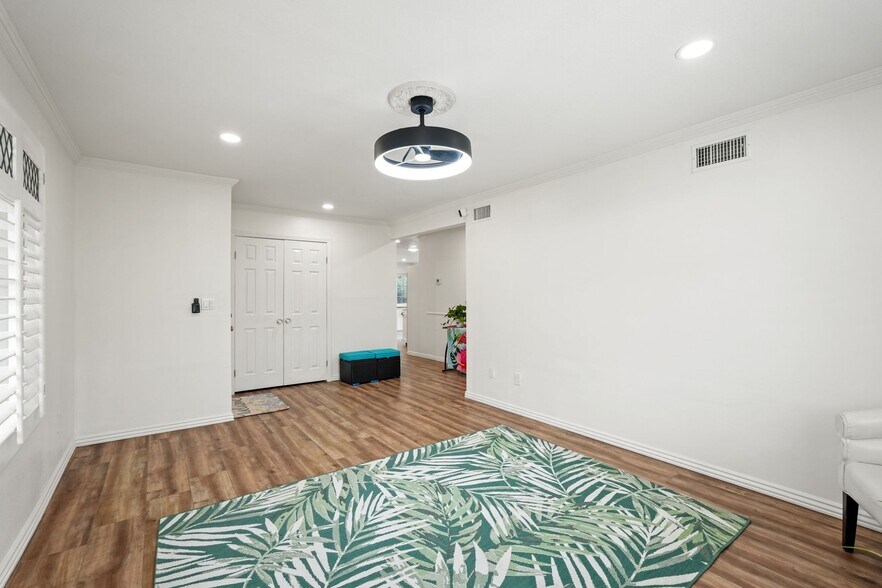 Building Photo - 27480 Cherry Creek Dr