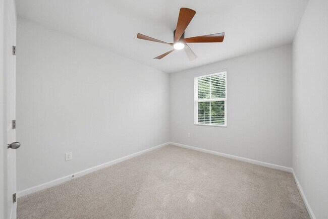 Building Photo - Modern 3 Bed 2.5 Bath Townhome in Bear Park Community
