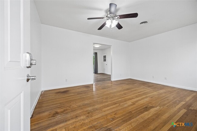 Building Photo - 907 Jefferis Ave