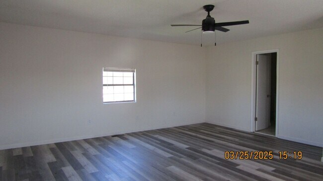 Building Photo - Newly renovated! Pet Friendly! Centrally l...