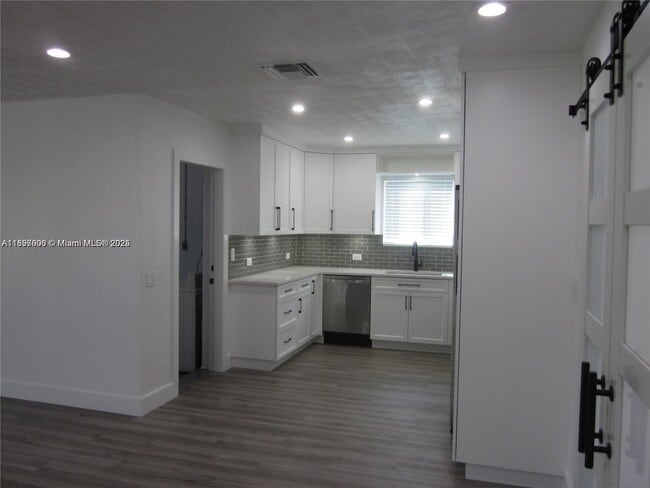 Building Photo - 7571 Pierce St