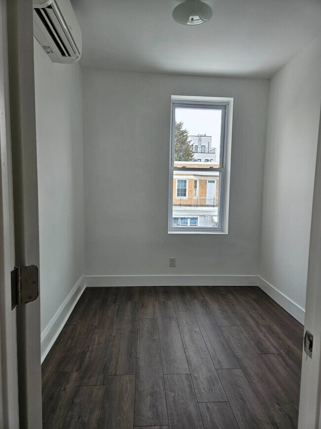 Building Photo - 312 E 26th St