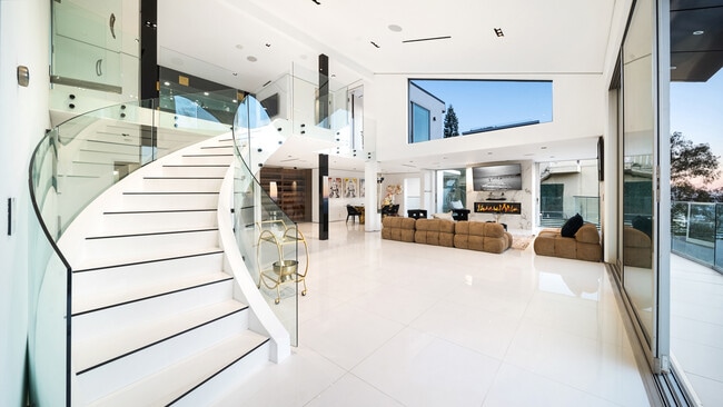 Building Photo - 1623 Viewmont Dr