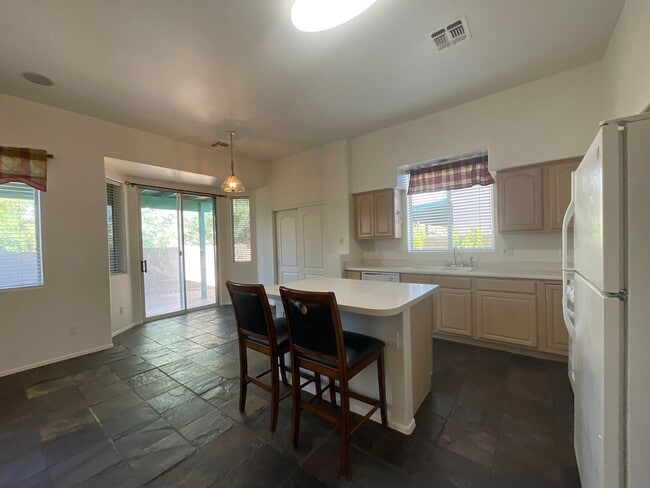 Building Photo - Great northeast location on cul-de-sac, 3 car garage