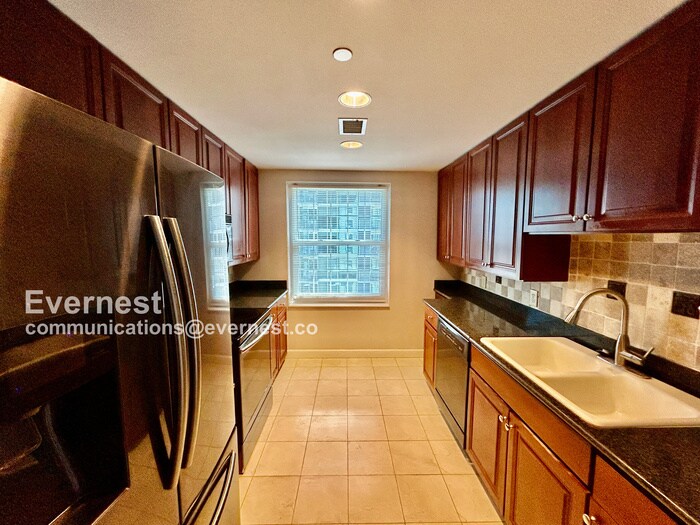 Building Photo - 195 14th St NE