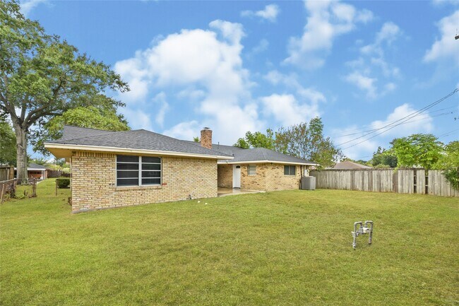 Building Photo - 1503 Leneva Ln