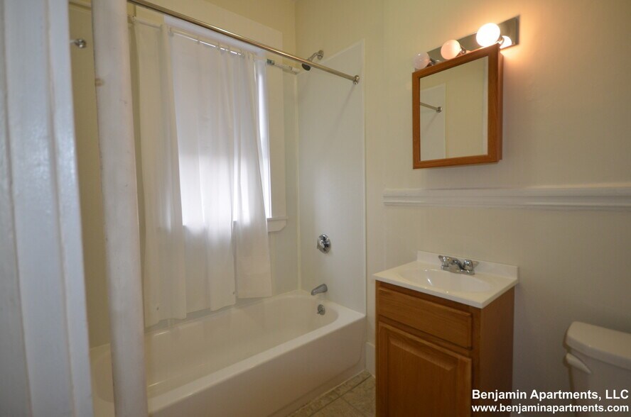 Building Photo - 1340A Commonwealth Ave