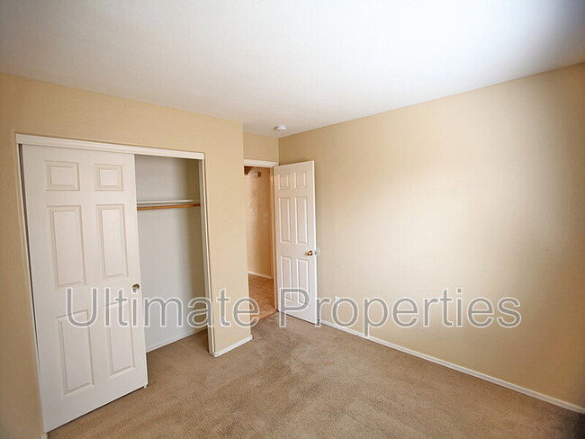 Building Photo - 2333 W Maldonado Dr