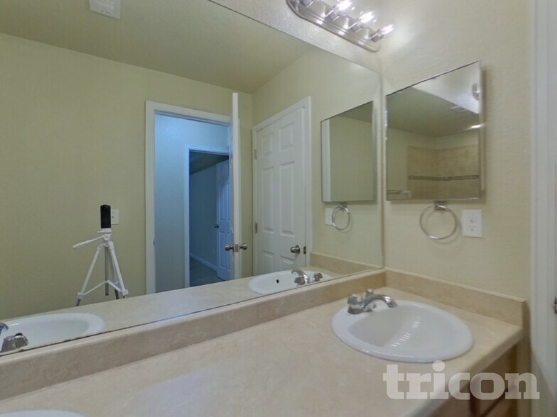 Building Photo - 8378 Hardwood Cir