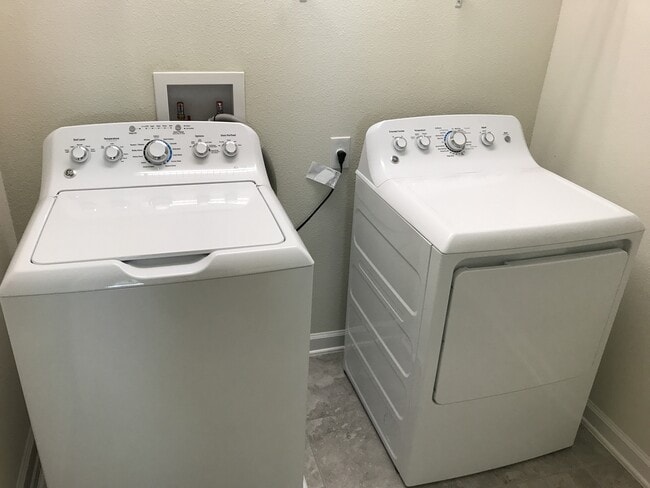 Building Photo - 5/3 Lake Nona/Moss park Home with FREE Lawncare, Internet, Cable and Phone
