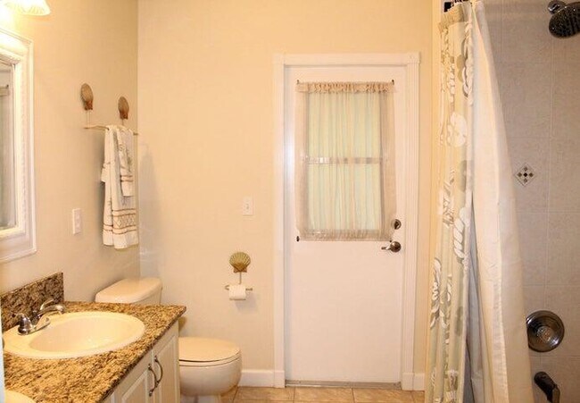 Building Photo - 5300 Seagrape Dr