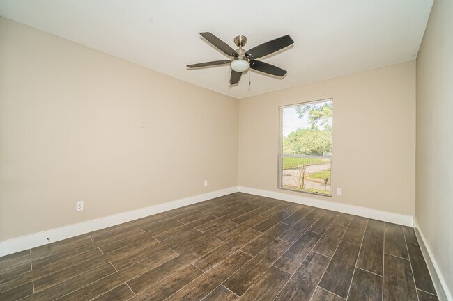 Building Photo - 10074 Woodhollow Dr