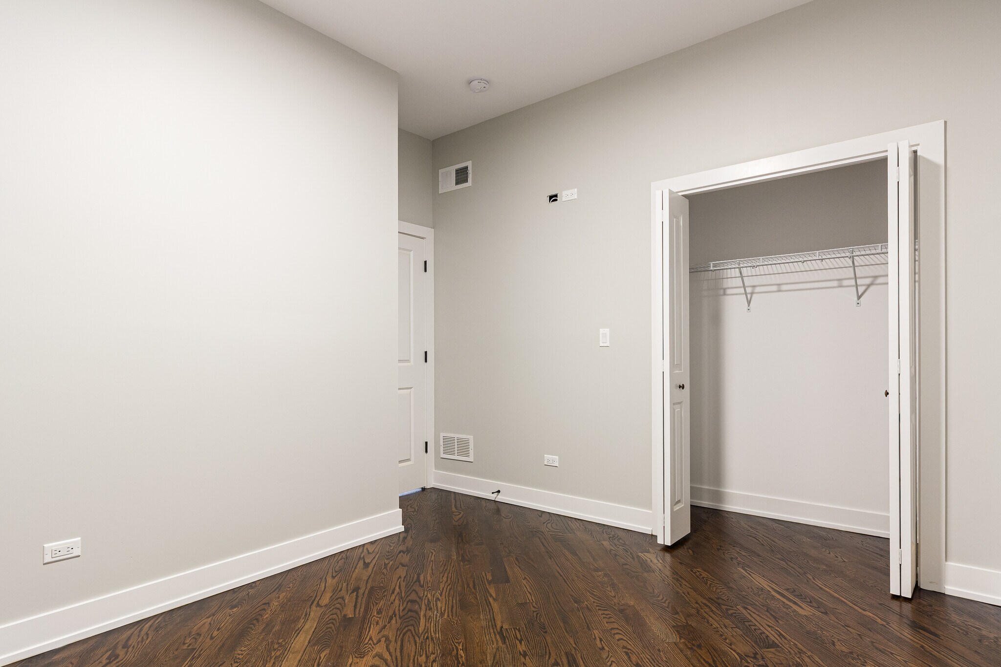 Building Photo - 1458 W Chestnut St