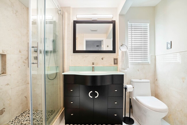 Building Photo - 3003 W Vina Del Mar Blvd