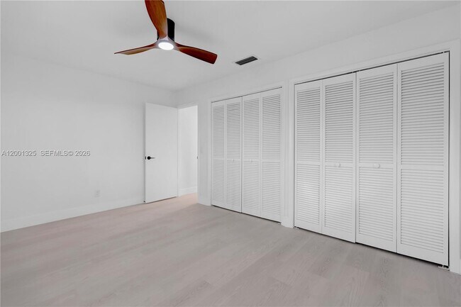 Building Photo - 9125 SE Karin St