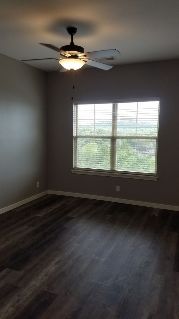Building Photo - Stunning 2 Bedroom 2 Bath Lakeside Condo
