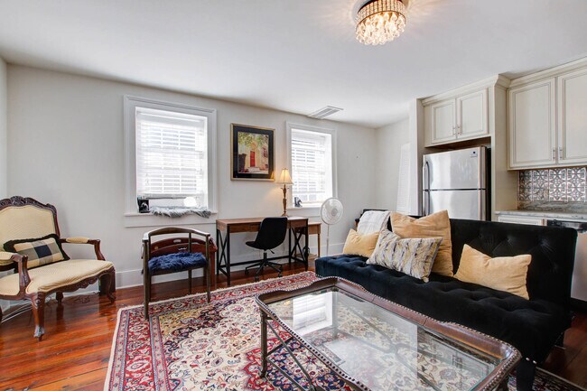 Building Photo - 342 King St