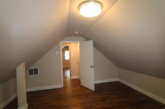 Building Photo - 428 Chamberlin Dr