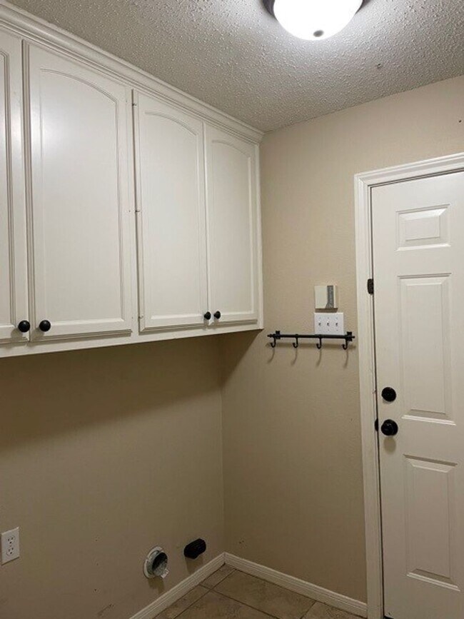 Building Photo - Available Now! No Pets! Beautiful 4 bed/2....