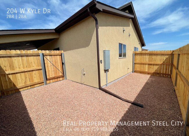 Building Photo - 204 W Kyle Dr