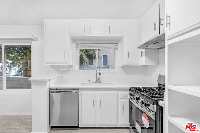 Building Photo - 739 Croft Ave
