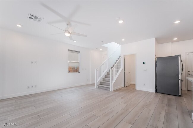 Building Photo - 10784 Glowing Dawn Ave