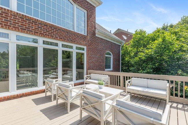Building Photo - Luxury Furnished Home