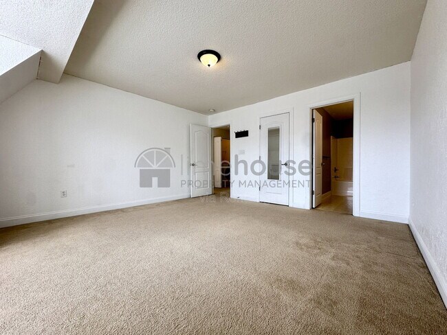 Building Photo - 4452 Leamore Square Rd