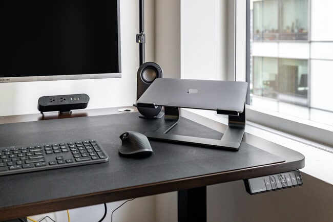 Building Photo - 18 10th St