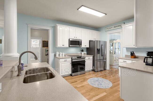Building Photo - 127 Blackwater Dr