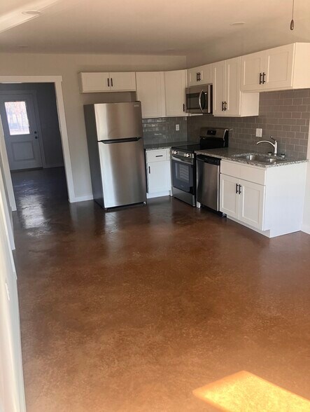 Kitchen - 1305 Roberson St