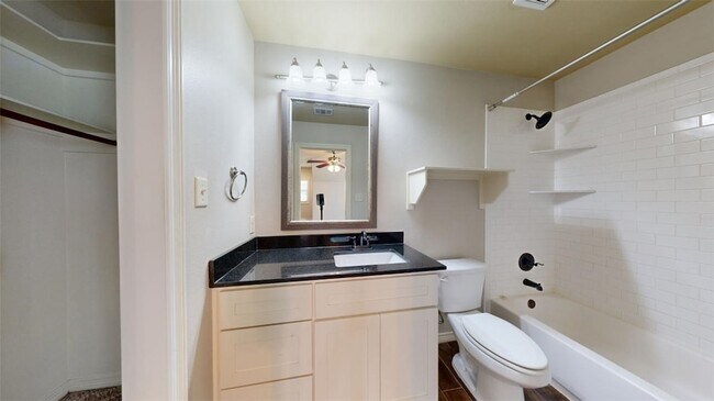 Building Photo - 102 Richards St