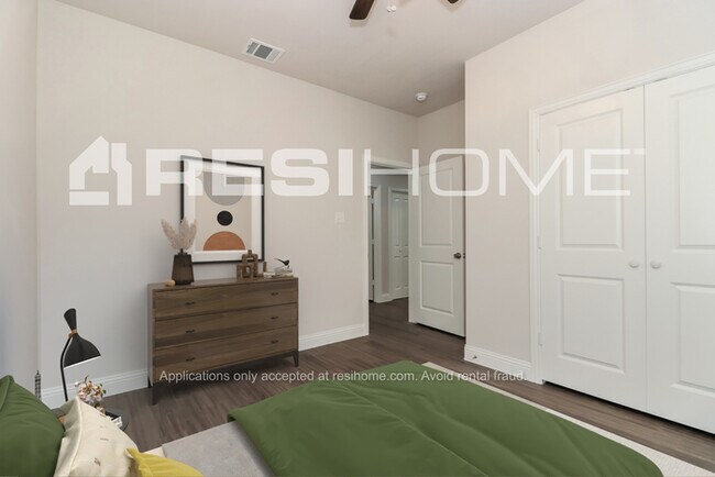 Building Photo - 3200 Chippewa Trail