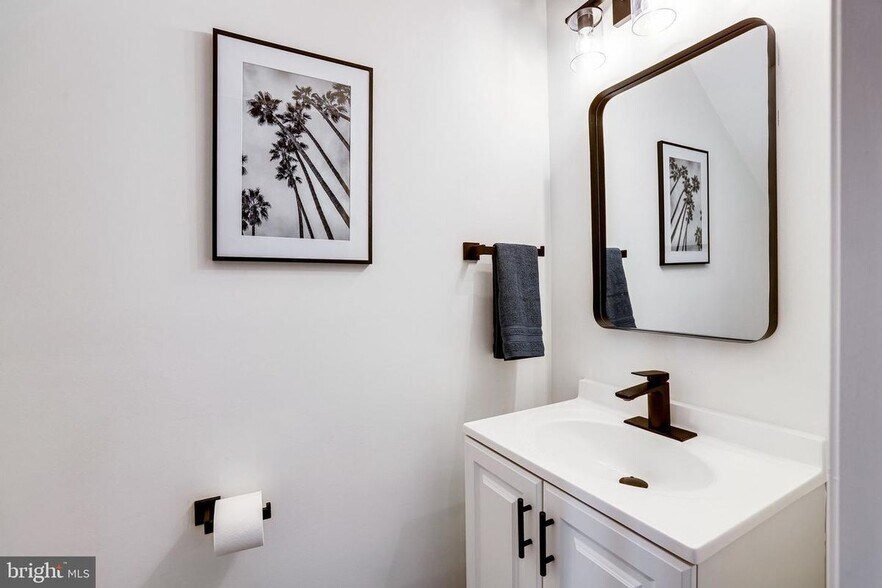 Building Photo - 15656 Three Otters Pl