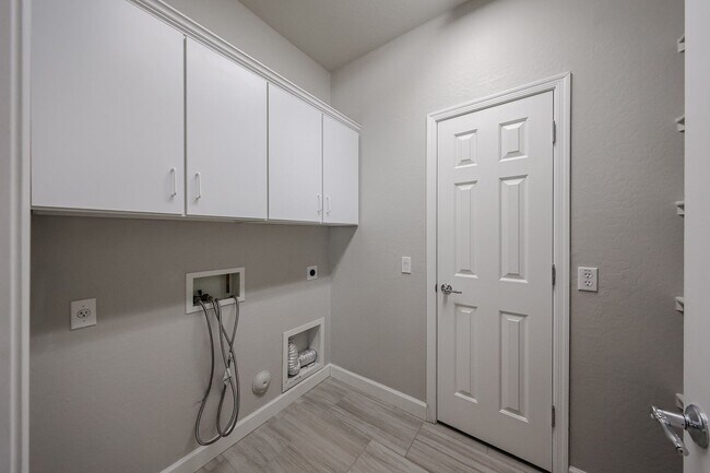 Building Photo - 16039 N 19th Dr