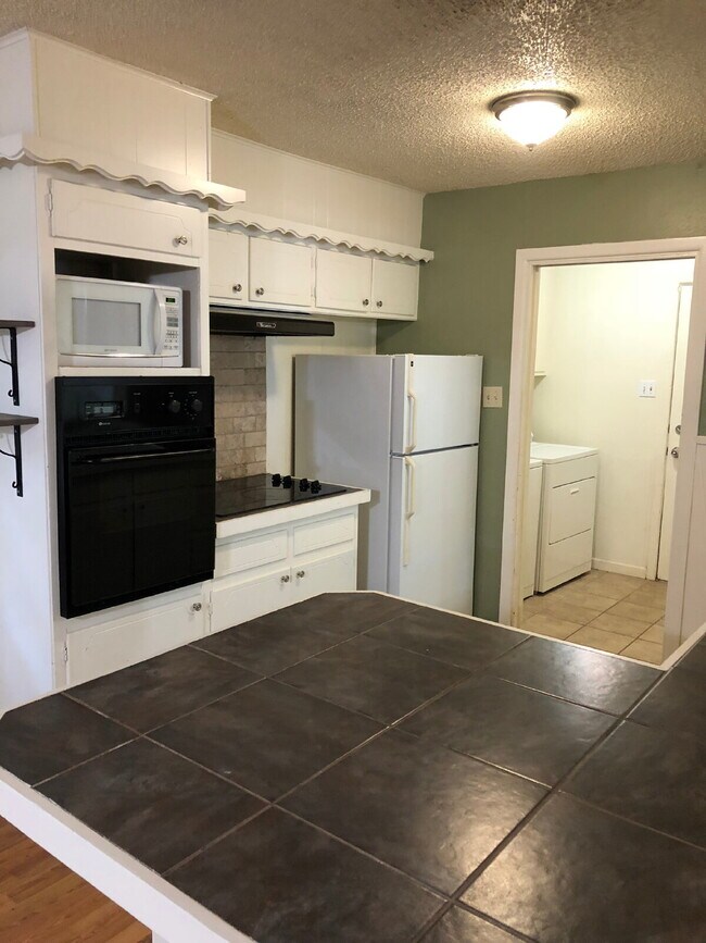 Building Photo - Spacious 4-Bedroom Home with Sunroom Available for Summer 2026 Pre-Lease