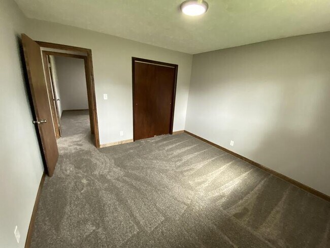 Building Photo - 608 Paddock St
