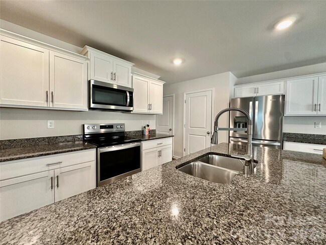 Building Photo - 1339 Mifflin Ln