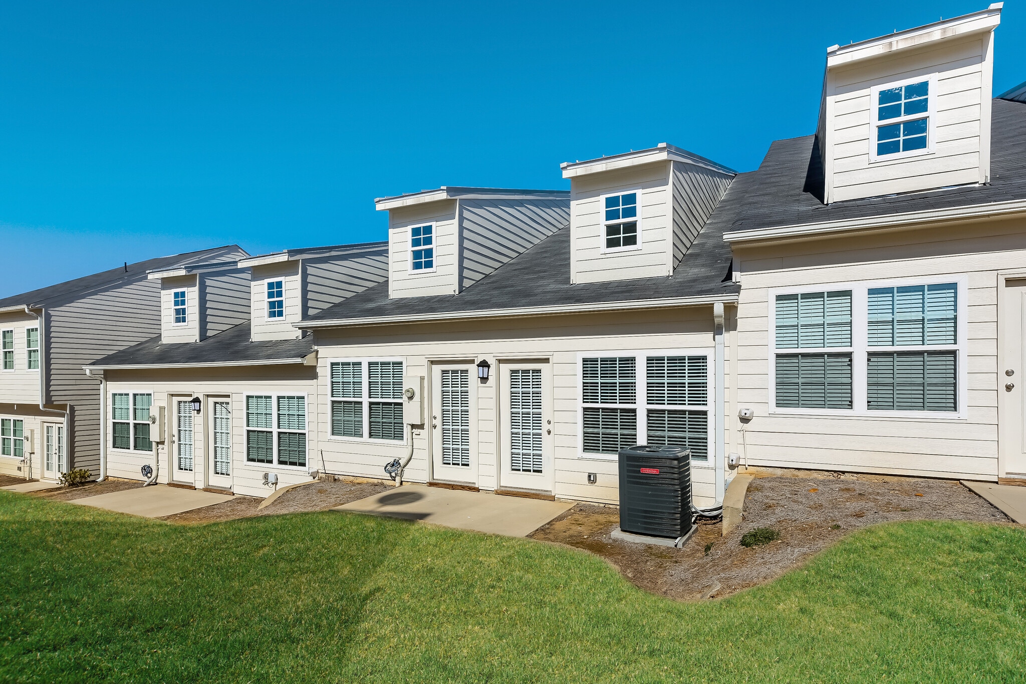 Building Photo - 203 Riley Cir