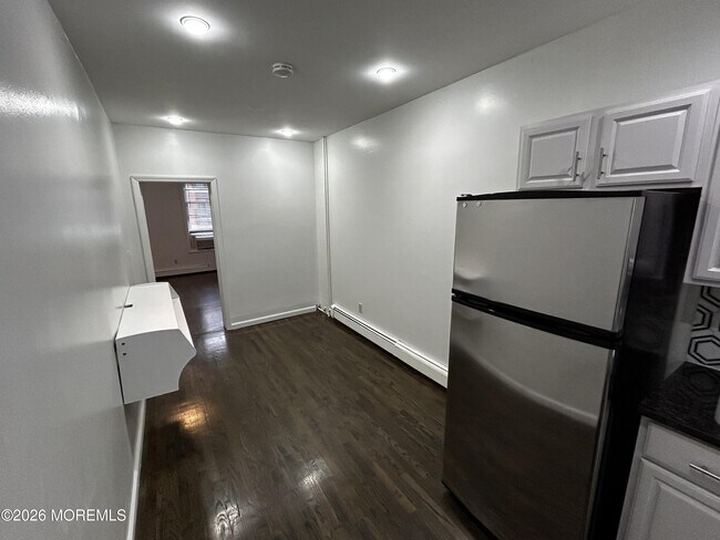 Building Photo - 63 Madison St