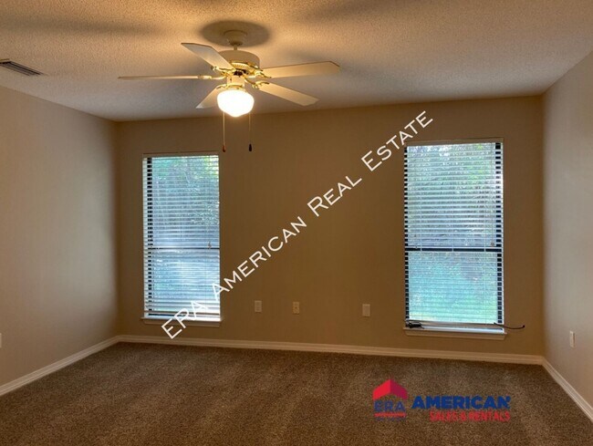 Building Photo - 2365 Hemlock Dr