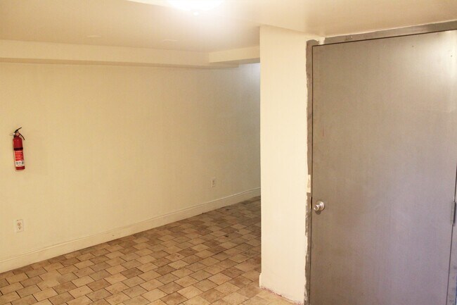 Building Photo - 217 E Preston St