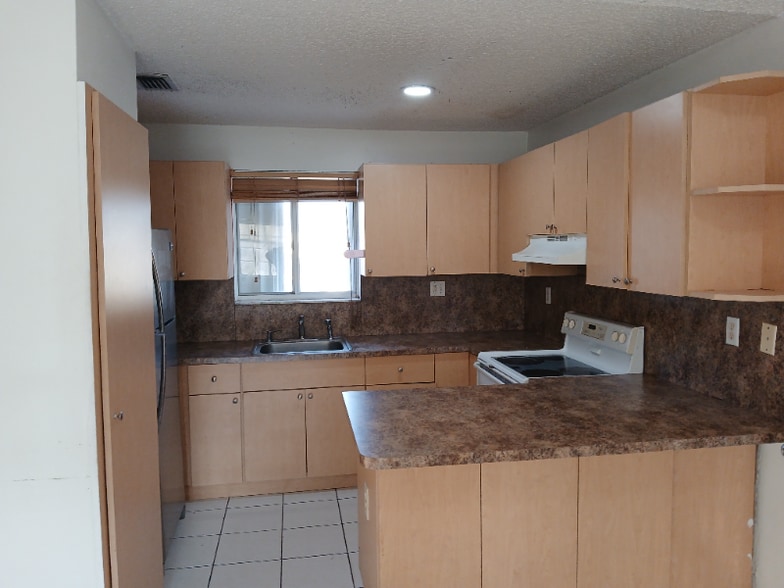 Building Photo - 3254 W 70th St