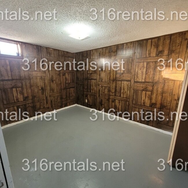 Building Photo - 1201 Hoch