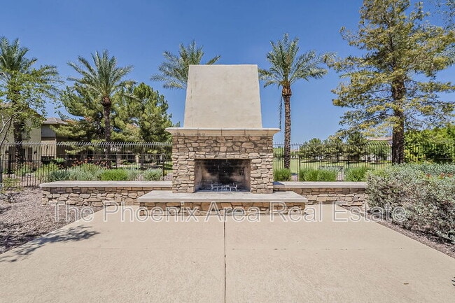 Building Photo - 885 S Osborn Ln