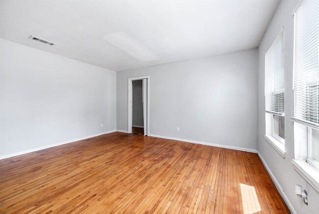 Building Photo - 1503 Acacia Dr